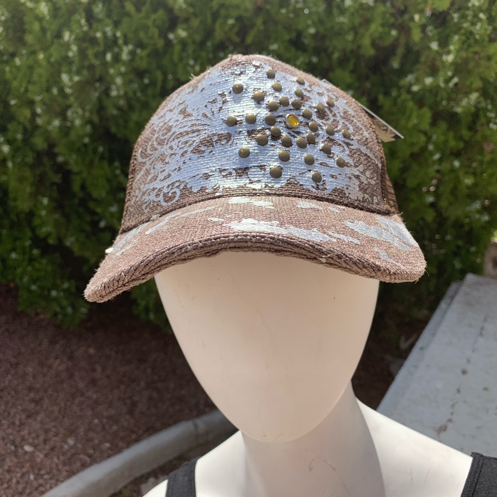 Bombtrax hat brown color with beautiful print silver one size